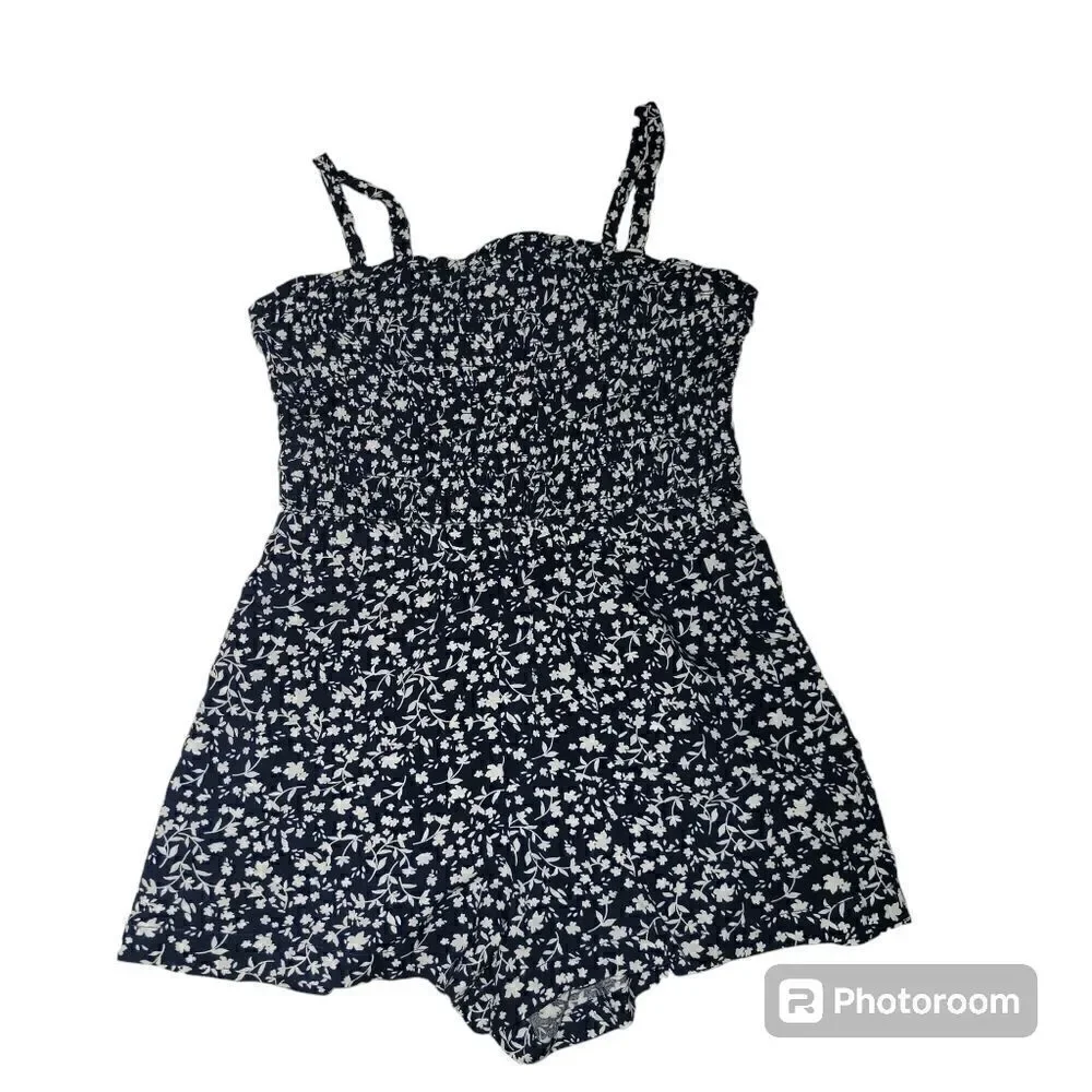 Old Navy little girls Romper size small 6-7. ^